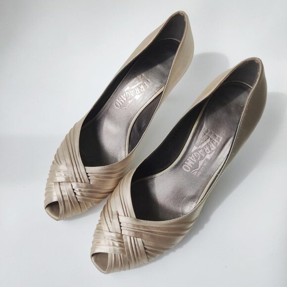 Elegant Salvatore Ferragamo Satin Heel - Picture 1 of 8